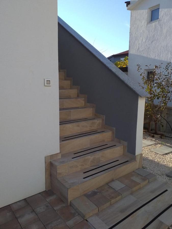 Apartment Dvorak Vir Exteriör bild